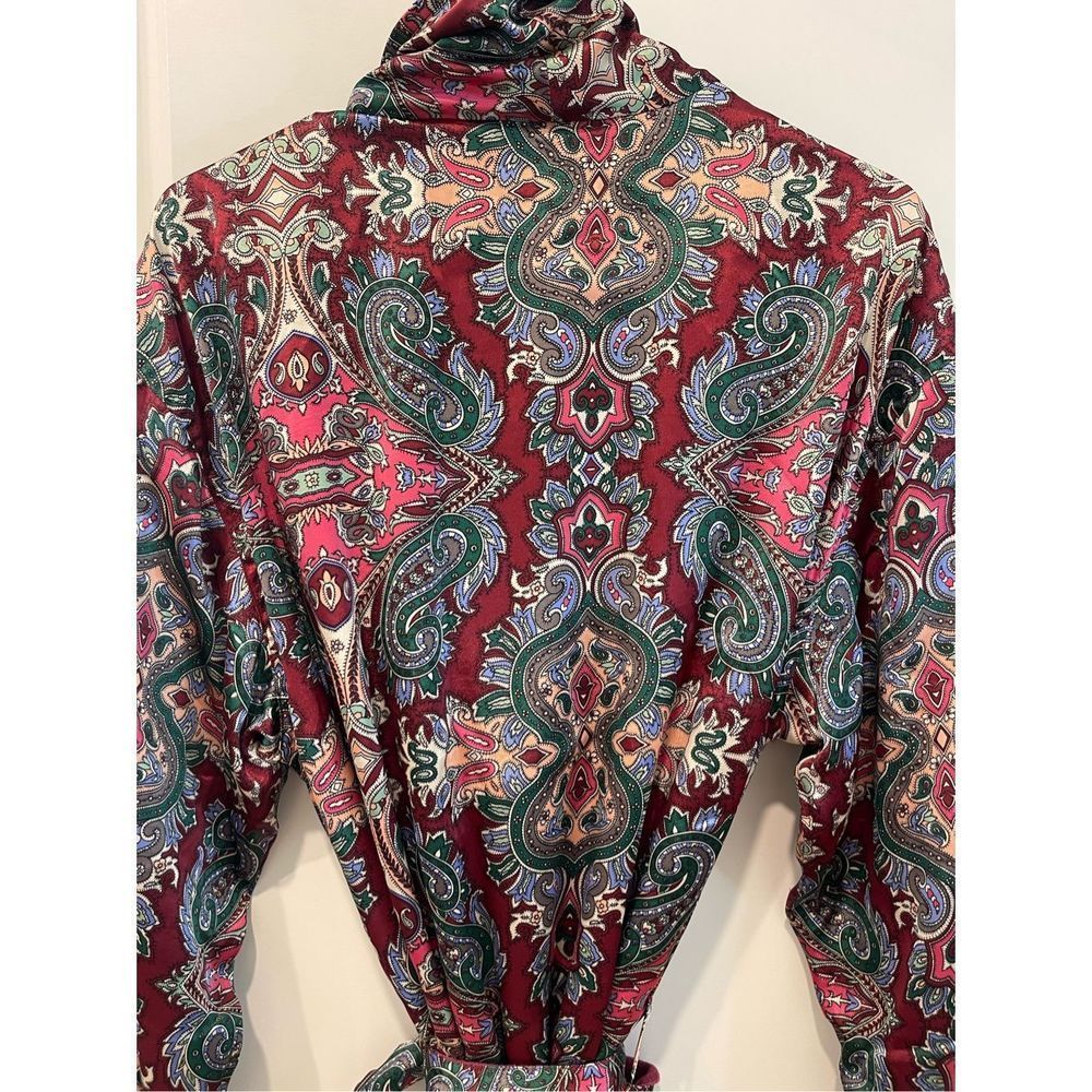 Victoria's Secret Lined Paisley Robe with a Silky Feel Vintage - Picture 8 of 8